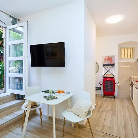 Chloe - Heart Of Old Town