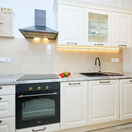 Chloe - Heart Of Old Town