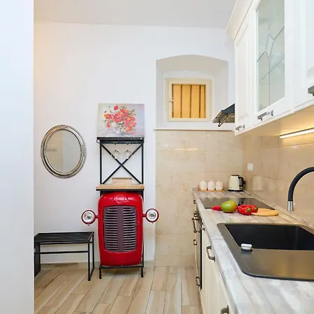 Chloe - Heart Of Old Town *