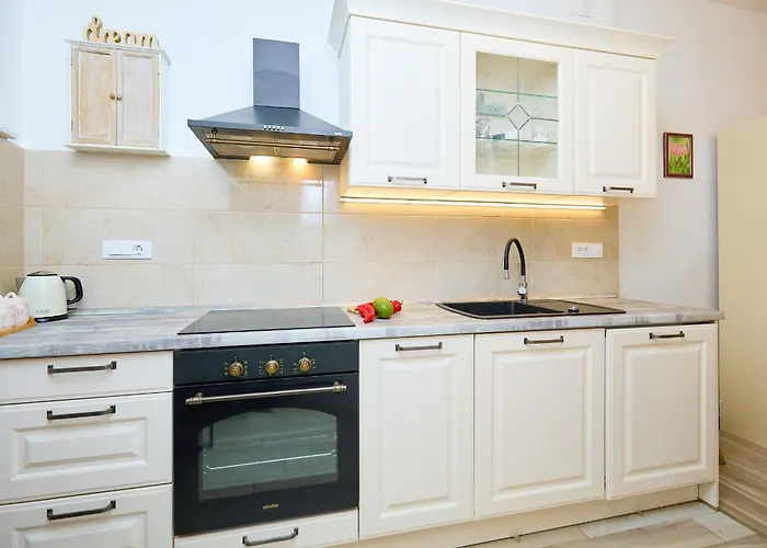 Chloe - Heart Of Old Town