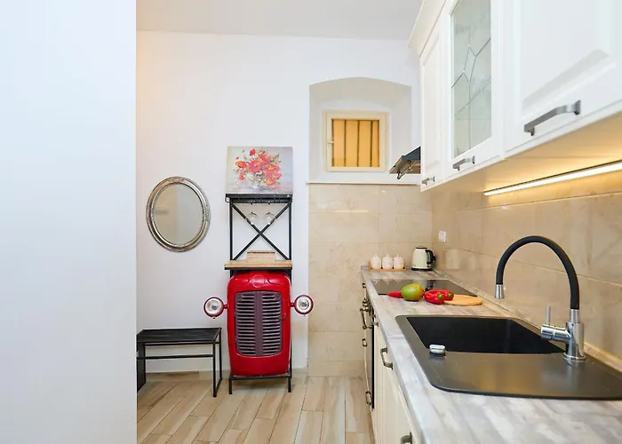 Chloe - Heart Of Old Town *