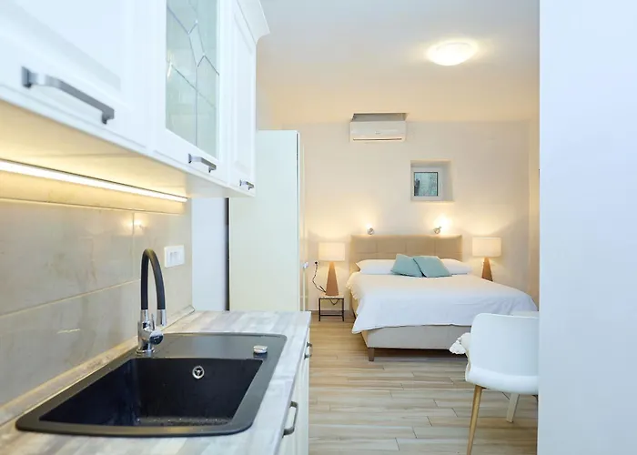 Chloe - Heart Of Old Town