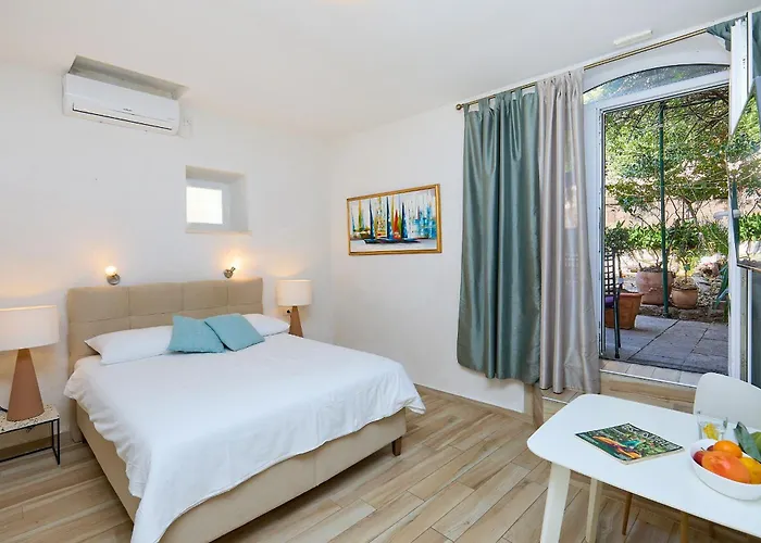 Chloe - Heart Of Old Town *